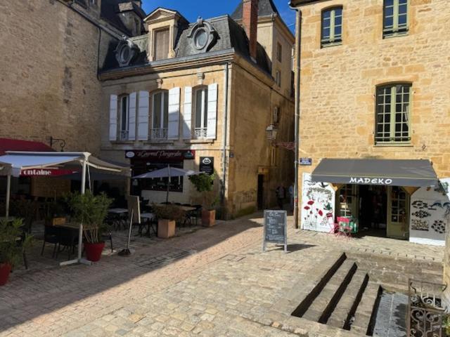 Le Studio Duo Cite Medieval Sarlat Bagian luar foto